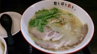 「白鶏塩ラーメン トッピングチャーシュー」@麺屋 彩々 昭和町本店の写真