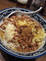 「【控え選手3軍】カレー納豆まぜそば￥880＋ビール￥500」@ラーメンアキラの写真