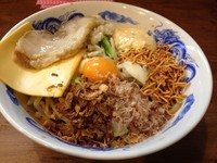 「まぜそば並盛(トッピング全部)」@ジャンクガレッジ 高田馬場店の写真