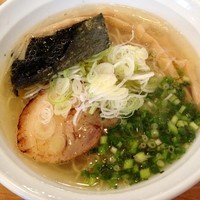 「純系塩らーめん　700円」@麺や 飛来の写真