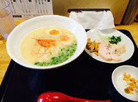 「煮玉子鶏白湯ラーメン850+ローカル誌クーポン利用 替え玉無料」@らーめん 一宮鶏白湯 鶏神の写真