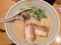 「豚骨プレーン+半熟玉子」@TOKYO 豚骨 BASE MADE by 博多一風堂 渋谷店の写真