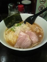 「醤油らーめん 700円」@自家製麺ほうきぼし 神田店の写真