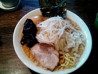 「味噌ラーメン(中盛) ￥800＋味玉(クーポンサービス)」@伝家 志木店の写真