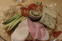 「冷やし煮干し中華（限定）」@饗 くろ㐂の写真