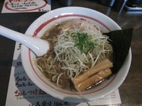 「魚介しょうゆラーメン（大盛）＿キビナゴ」@俺らラーメン ちょもらんまの写真