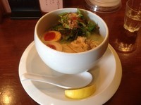 「鶏白湯麺（半熟味玉＋プチご飯付）　850円」@鶏白湯麺 蔭山 高田馬場店の写真