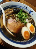 「黒煮干しそば￥750＋味玉￥100」@麺屋 鶏口の写真