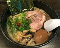 「黒BUBU・大盛り＋味玉（￥690＋￥100）」@らーめんBUBUの写真