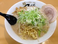「しょうゆらーめん」@濃厚こってりら～めん つばめの写真