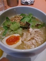 「こだわり麺の名物鶏白湯塩そば(ランチセット)」@蔭山樓の写真