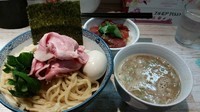 「特製つけそば大盛り＋マグロ丼」@中華そば 四つ葉の写真