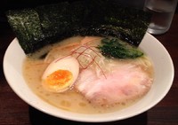 「鶏白湯ラーメン＋味玉1/2＋ライス」@麺屋 もぐらの唄の写真