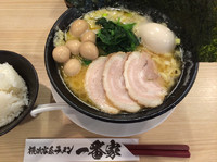 「オールスターラーメン（うずら増し）」@一番家の写真