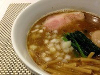 「焦がし煮干味玉らぁめん」@らぁめんや やしげるの写真