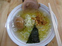 「塩730円＋味玉100円」@らーめん勇の写真