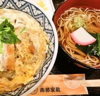 「かつ丼とミニかけそばのセット(880円)」@南部屋敷 イオンタウン釜石店の写真