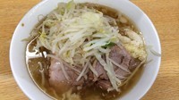 「ラーメン 700円　麺半分・ニンニク・カラメ・アブラ」@ラーメン二郎 環七新新代田店の写真