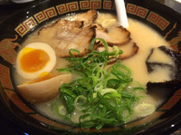 「あっさりとんこつ全部入り」@ららら らーめん 佐賀駅北口店の写真