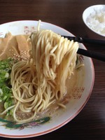 「豚骨魚介ラーメン＋替え玉＋無料半ライス」@麺や ○雄の写真