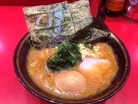 「ラーメン ¥650 +味玉 ¥60」@家系総本山 ラーメン吉村家の写真