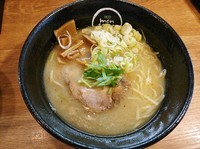 「塩らーめん￥700」@麺創 麺魂 江坂本店の写真