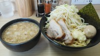 「特製つけ麺　750円（野菜チョイマシ・ニンニク・脂）」@ラーメンいつきの写真