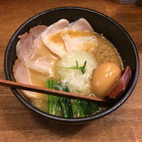 「鶏白湯ラーメン+味玉」@麺屋時茂の写真