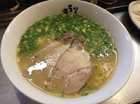 「源流博多ラーメン(大盛)¥730+その他」@うま馬 祇園店の写真