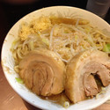 ラーメン、アブラちょいマシニンニク700円。