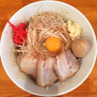 「豚増まぜそば（ニンニクアブラカラメ）＋味玉（サービス）」@ラーメン 麺処 なるとの写真