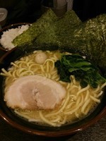 「ラーメン（730円）　+サービス小ライス」@横濱家系ラーメン 壱角家 西新宿店の写真