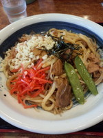 「パンチ焼きうどん590円」@山田うどん 弥平店の写真