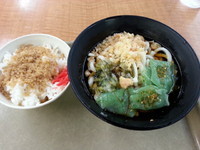 「一石二鳥Aセットうどん(冷し万歳富岡+そぼろご飯)500円」@たかべん 0番線ホーム店の写真