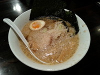 「環七ラーメン(並盛・鬼脂)700円」@環七ラーメン 周麺の写真