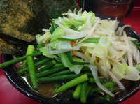 「チャーシューメン 野菜 ニンニクの芽」@杉田家 千葉祐光店の写真