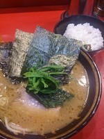 「ラーメン、のり、ライス」@家系総本山 ラーメン吉村家の写真