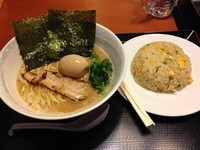 「濃厚豚骨醤油ラーメン&ミニチャーハン」@麺屋 道成の写真