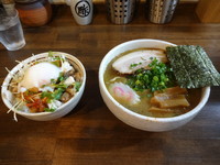 「中華そば + サルサソース豚ご飯」@麺処 井の庄の写真