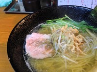 「白醤油らーめん」@麺屋 鯱の写真
