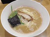 「ラーメン¥430+替玉¥110」@名代ラーメン亭 天神ビブレ店の写真