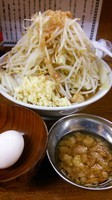 「らーめん（全マシ）＋生卵（サービス）」@ラーメンの店 どでん 北浦和店の写真