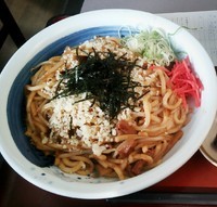 「期間限定パンチ焼きうどん」@山田うどん 新町店の写真