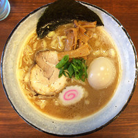 「らーめん+半熟味玉」@らーめん ひとふんばりの写真