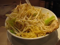 「三郎らーめん 並盛（200g）（ニンニク・野菜増し）」@麺屋 三郎の写真