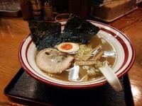 「正油らーめん　味付玉子半分」@らあめん 頑張り屋の写真