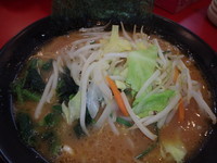 「中ラーメン(硬め)(770円)野菜(60円)ご飯(60円)」@杉田家 千葉祐光店の写真