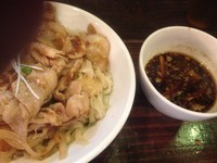 「肉盛りつけめん（中盛、肉ダブル）＋ライス（無料）」@魁 肉盛りつけ麺 六代目けいすけの写真