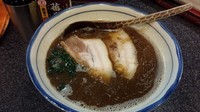 「かけ　780円」@烈志笑魚油 麺香房 三くの写真