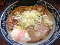 「温玉油そば（880円）」@兎に角 松戸店の写真